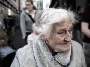 足臭を軽減する高齢者向けの効果的な対策は？