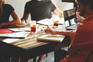 ビジネスシューズで足の臭いを防ぐための対策は？